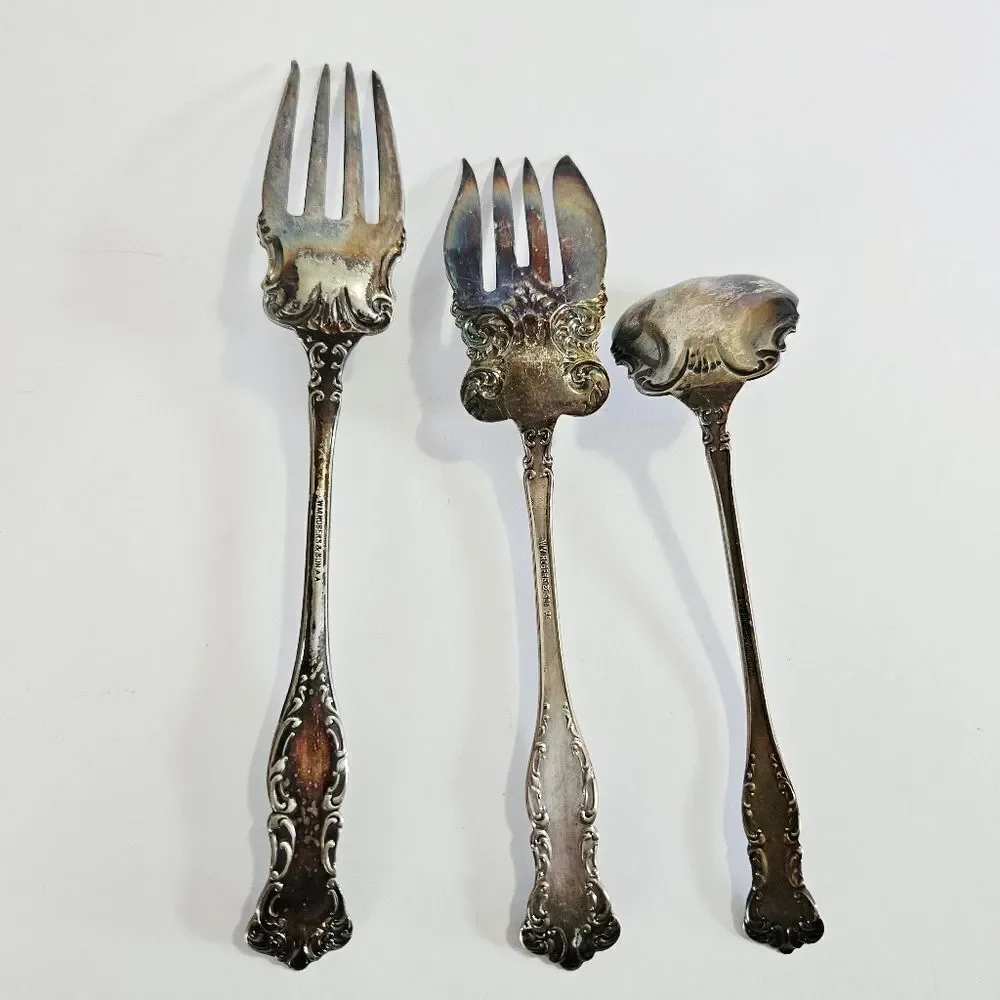 WM Rogers & Co. Oxford Pattern AA Silver Plated Serving Meat Fish Forks & Ladle